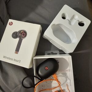 Beats by Dre Tour3 Earbuds - Black and Orange